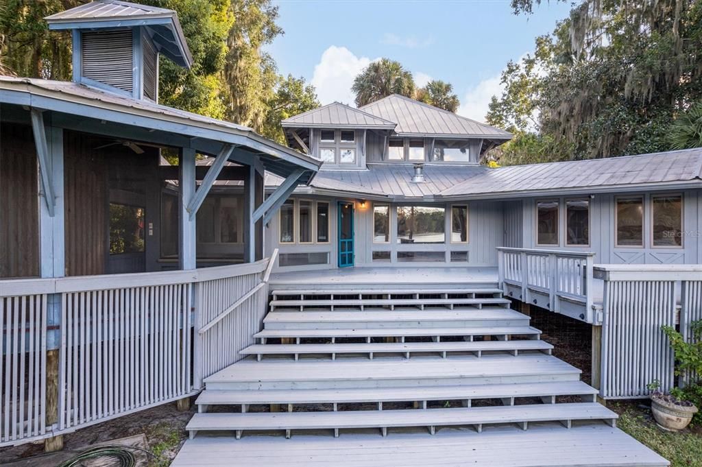 En Venta: $999,000 (3 camas, 2 baños, 2556 Pies cuadrados)