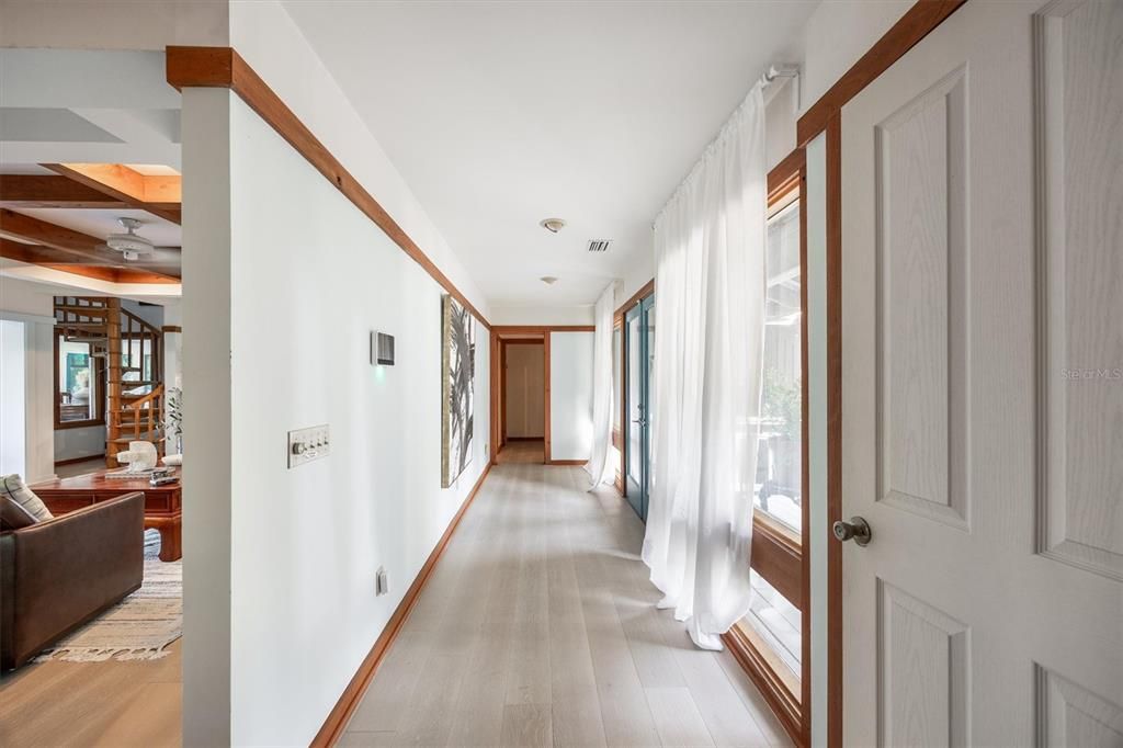 En Venta: $999,000 (3 camas, 2 baños, 2556 Pies cuadrados)