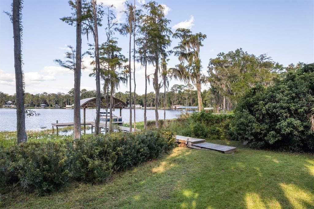 En Venta: $999,000 (3 camas, 2 baños, 2556 Pies cuadrados)