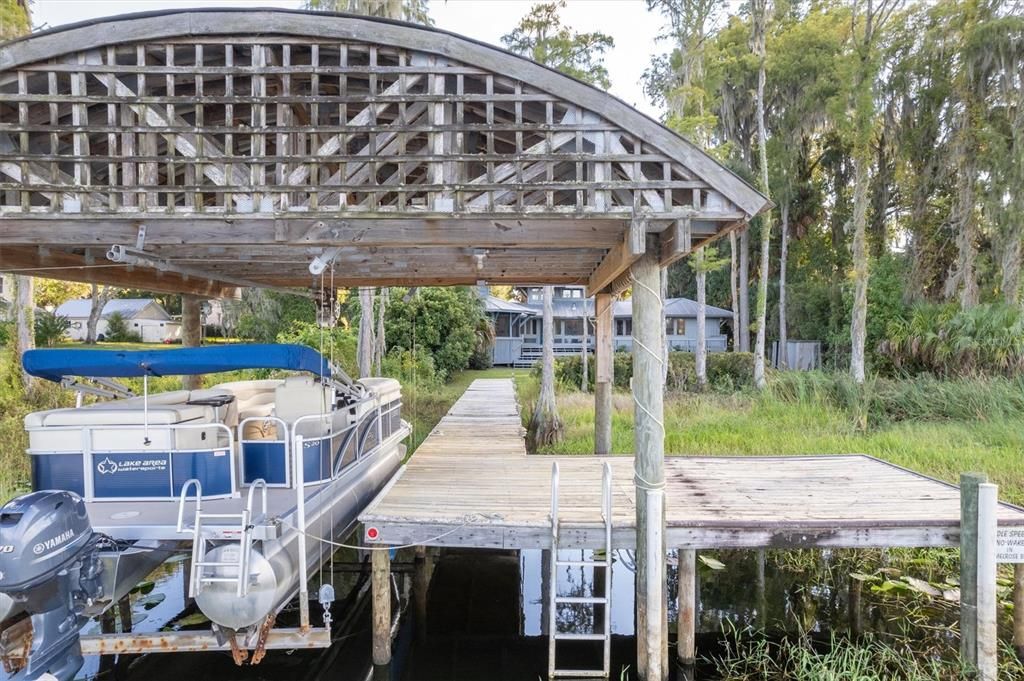 En Venta: $999,000 (3 camas, 2 baños, 2556 Pies cuadrados)