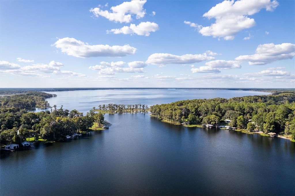 En Venta: $999,000 (3 camas, 2 baños, 2556 Pies cuadrados)