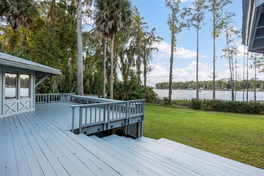 En Venta: $999,000 (3 camas, 2 baños, 2556 Pies cuadrados)