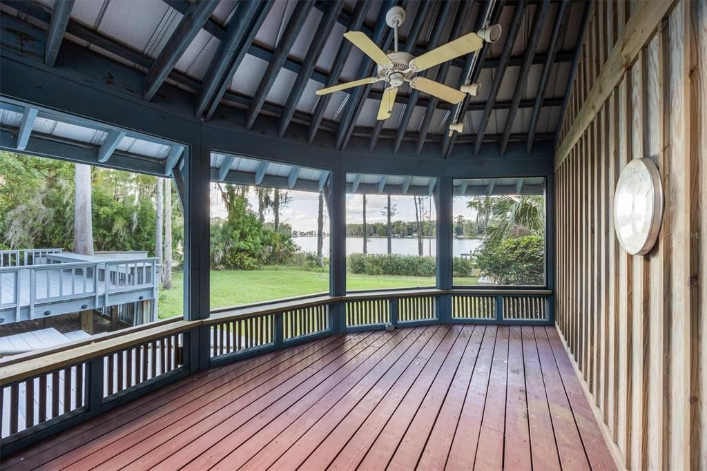 En Venta: $999,000 (3 camas, 2 baños, 2556 Pies cuadrados)