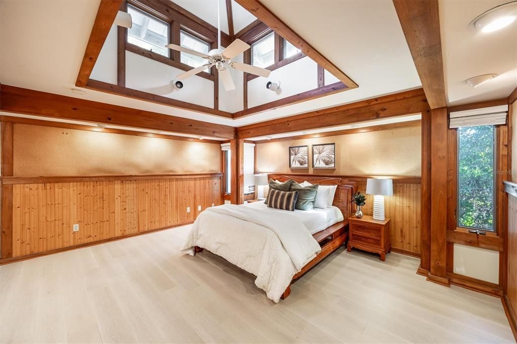 En Venta: $999,000 (3 camas, 2 baños, 2556 Pies cuadrados)