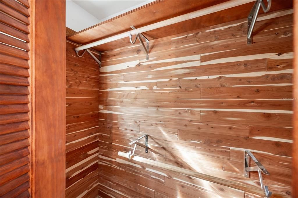 En Venta: $999,000 (3 camas, 2 baños, 2556 Pies cuadrados)