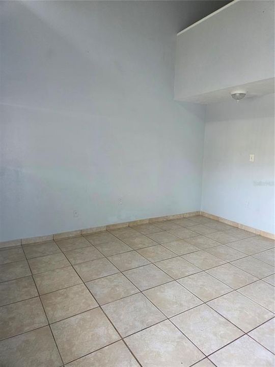 Activo con contrato: $1,350 (1 camas, 1 baños, 762 Pies cuadrados)