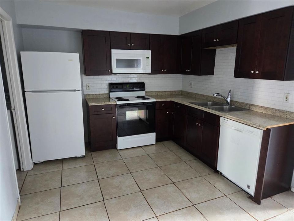 Activo con contrato: $1,350 (1 camas, 1 baños, 762 Pies cuadrados)