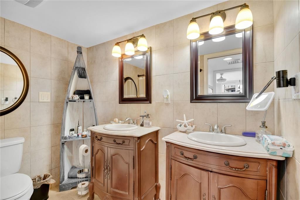 出租: $3,200 (2 贝兹, 2 浴室, 1200 平方英尺)