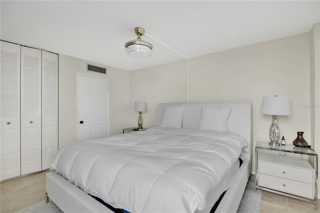 出租: $3,200 (2 贝兹, 2 浴室, 1200 平方英尺)