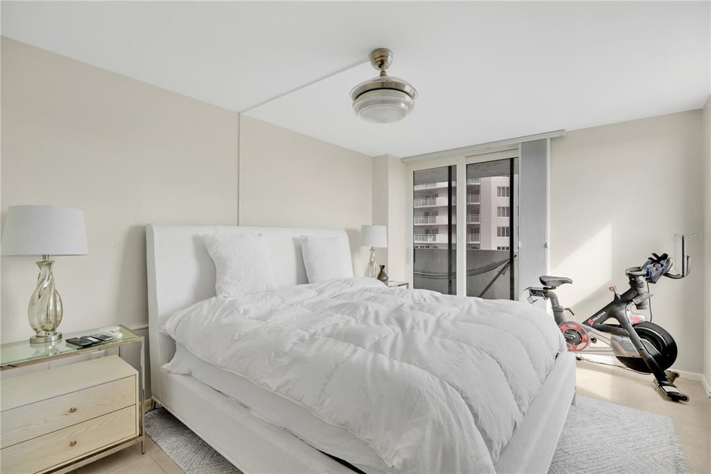 出租: $3,200 (2 贝兹, 2 浴室, 1200 平方英尺)