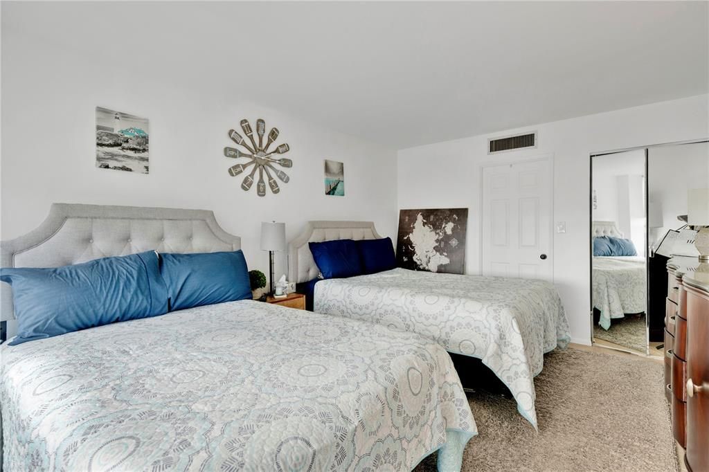 出租: $3,200 (2 贝兹, 2 浴室, 1200 平方英尺)