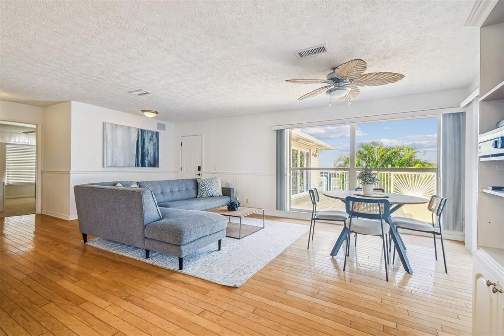 待售: $995,000 (3 贝兹, 3 浴室, 1922 平方英尺)