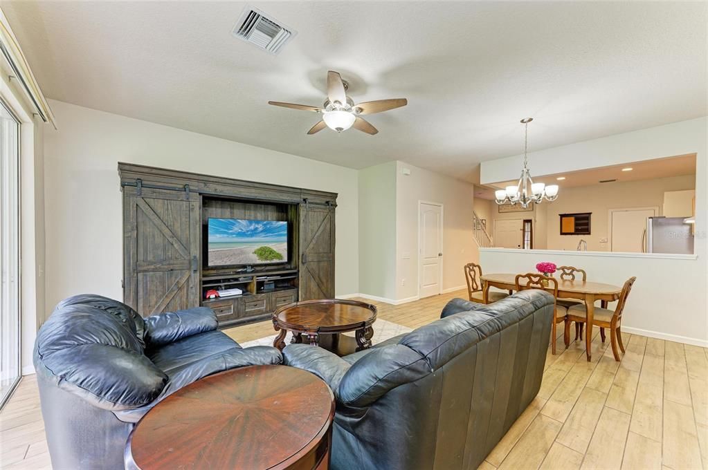 Active With Contract: $299,900 (3 beds, 2 baths, 1596 Square Feet)