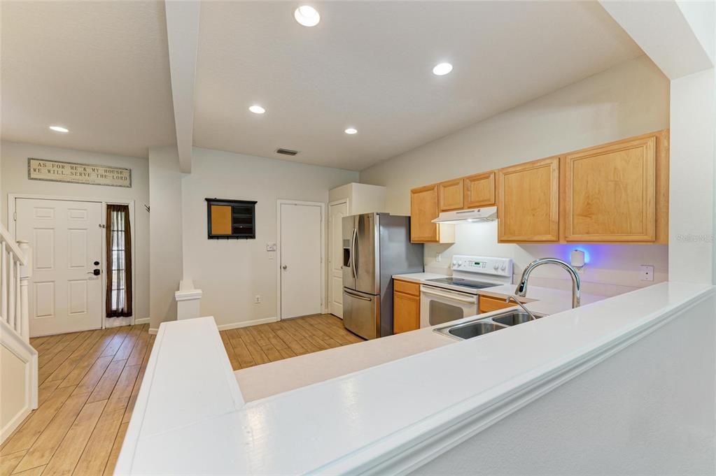 Active With Contract: $299,900 (3 beds, 2 baths, 1596 Square Feet)