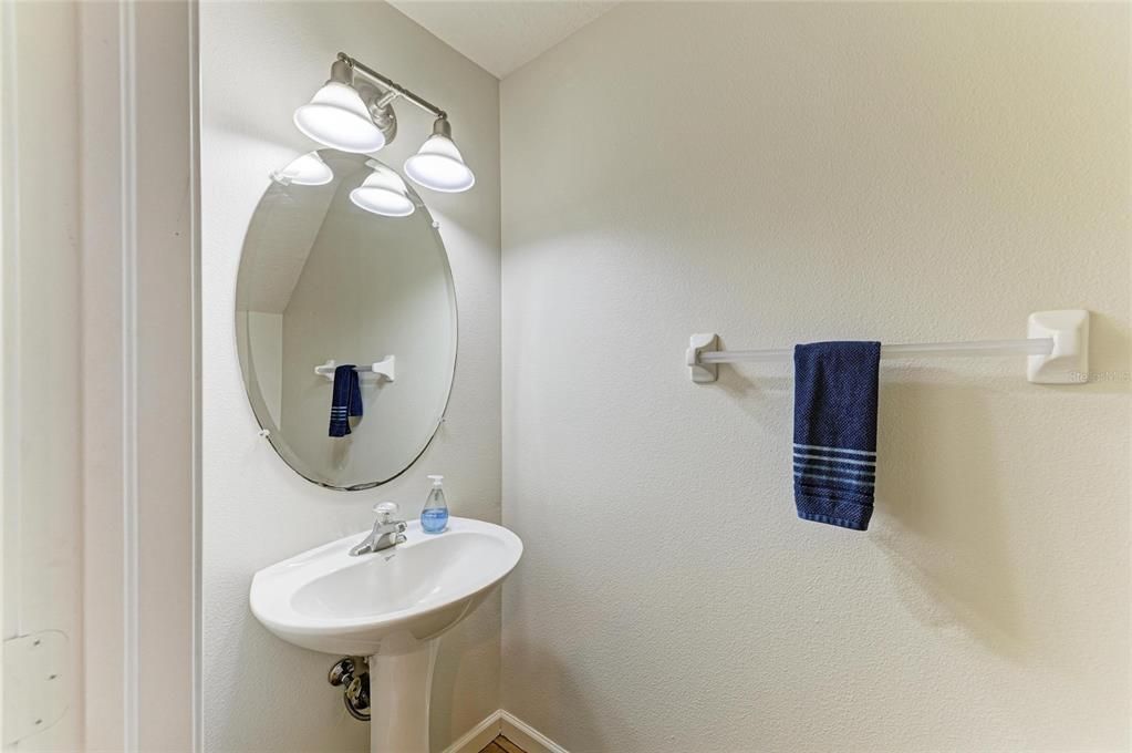 Active With Contract: $299,900 (3 beds, 2 baths, 1596 Square Feet)