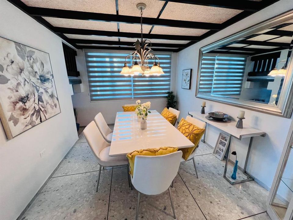 待售: $700,000 (5 贝兹, 4 浴室, 2808 平方英尺)