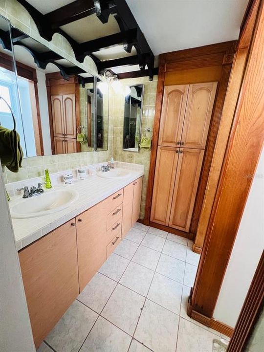 待售: $700,000 (5 贝兹, 4 浴室, 2808 平方英尺)