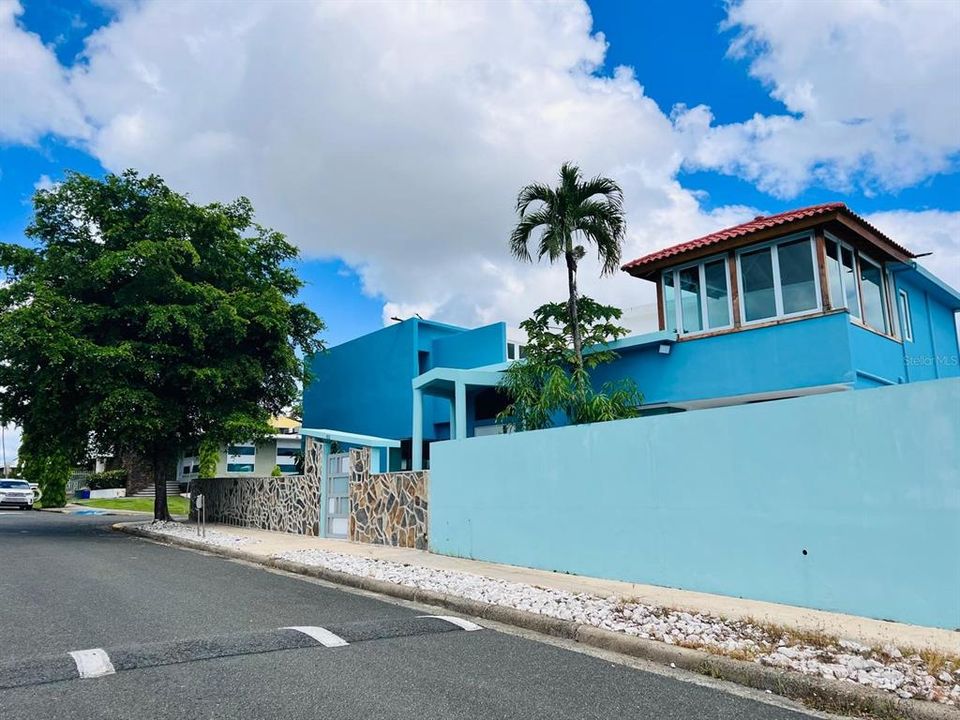 待售: $700,000 (5 贝兹, 4 浴室, 2808 平方英尺)