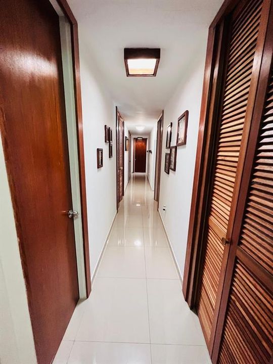 待售: $700,000 (5 贝兹, 4 浴室, 2808 平方英尺)