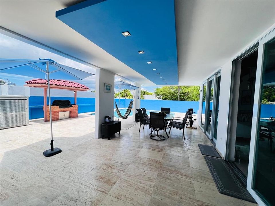 待售: $700,000 (5 贝兹, 4 浴室, 2808 平方英尺)