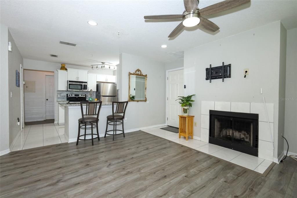 Active With Contract: $224,900 (3 beds, 2 baths, 1151 Square Feet)
