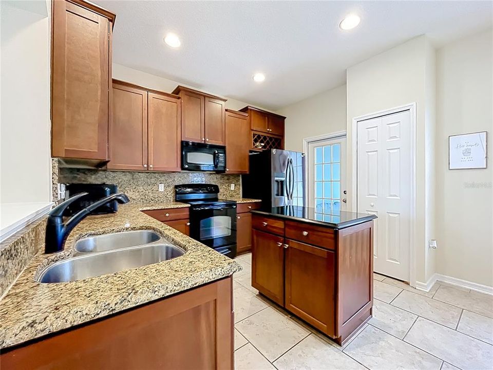 For Sale: $279,000 (3 beds, 2 baths, 1550 Square Feet)