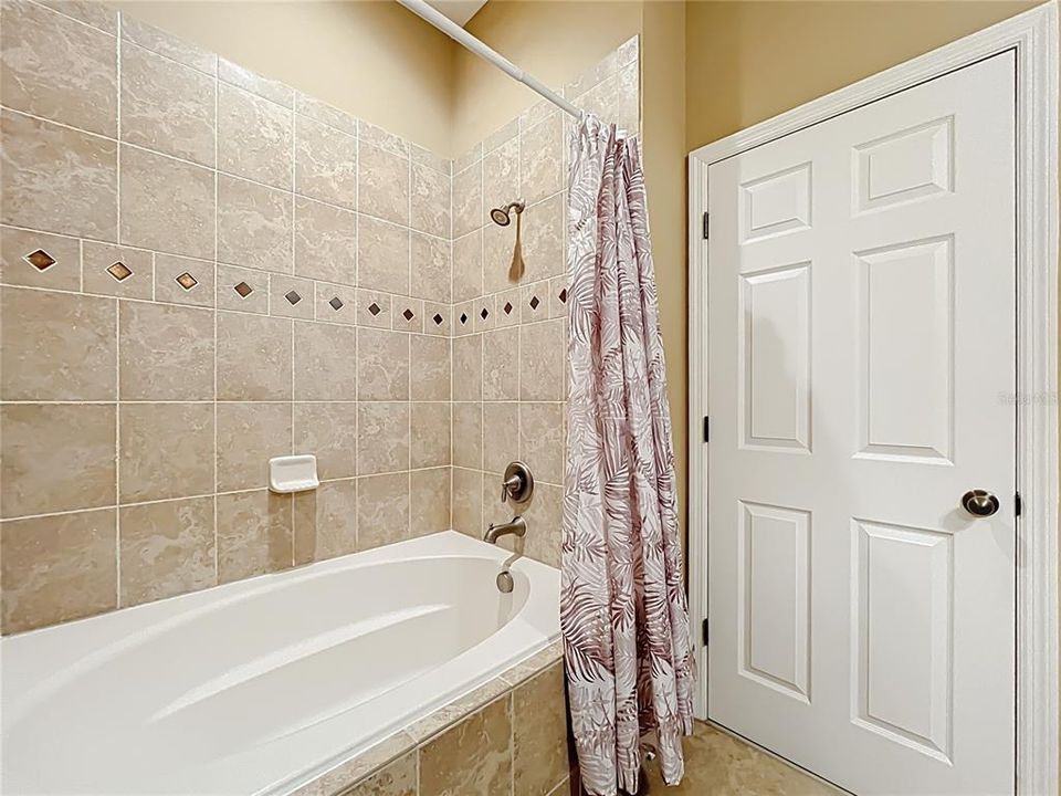 For Sale: $279,000 (3 beds, 2 baths, 1550 Square Feet)