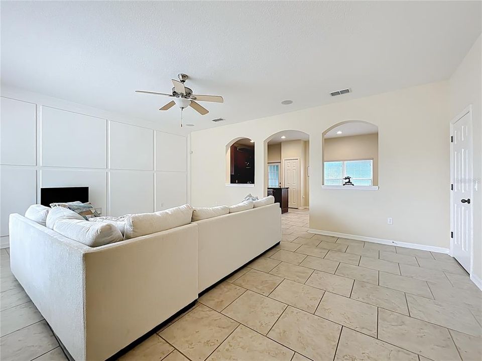 For Sale: $279,000 (3 beds, 2 baths, 1550 Square Feet)