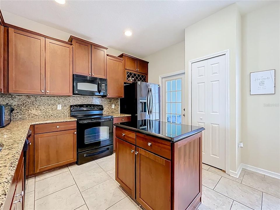 For Sale: $279,000 (3 beds, 2 baths, 1550 Square Feet)