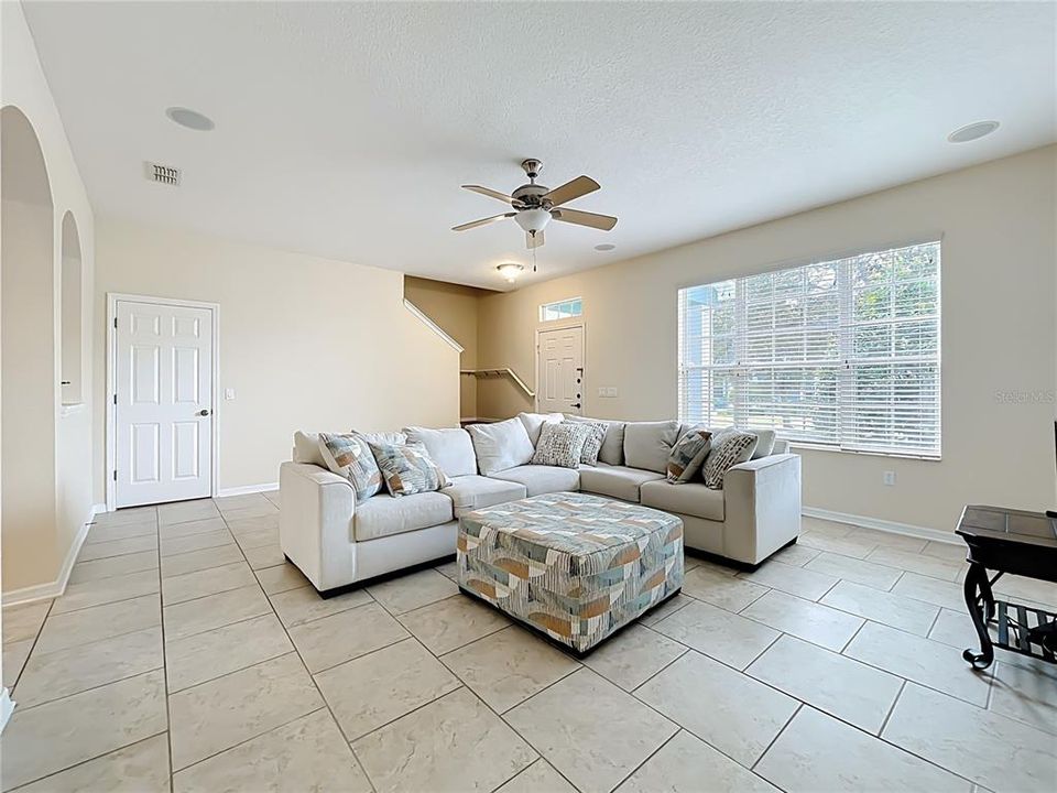 For Sale: $279,000 (3 beds, 2 baths, 1550 Square Feet)