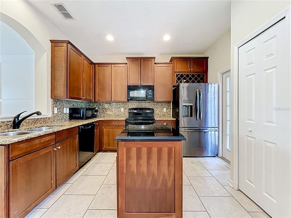 For Sale: $279,000 (3 beds, 2 baths, 1550 Square Feet)