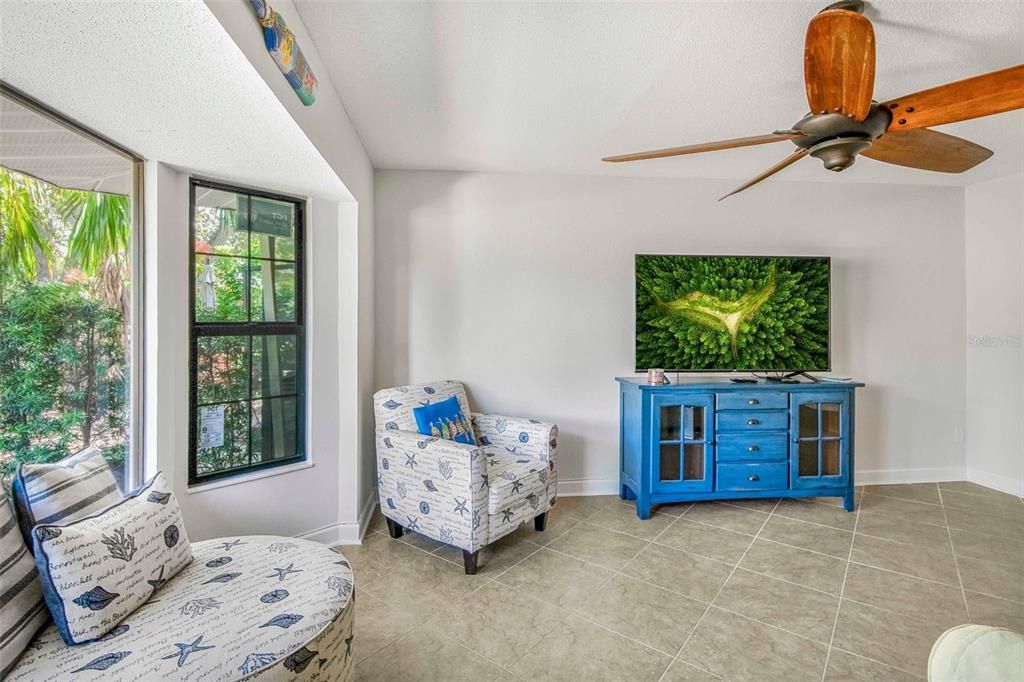 待售: $260,000 (2 贝兹, 2 浴室, 1862 平方英尺)