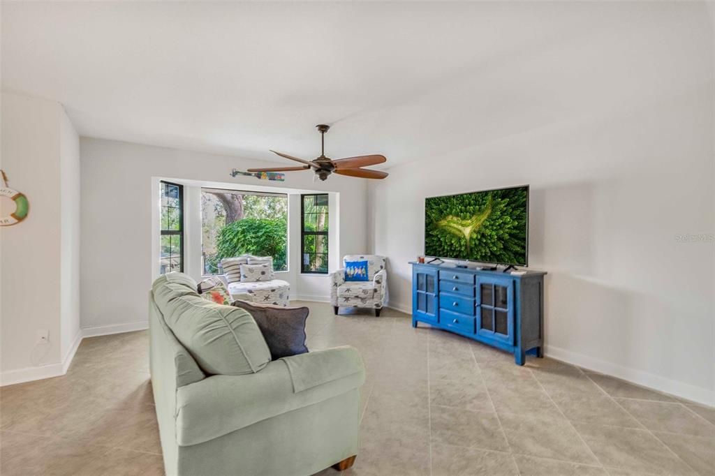 待售: $260,000 (2 贝兹, 2 浴室, 1862 平方英尺)