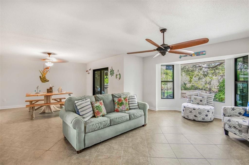 待售: $260,000 (2 贝兹, 2 浴室, 1862 平方英尺)