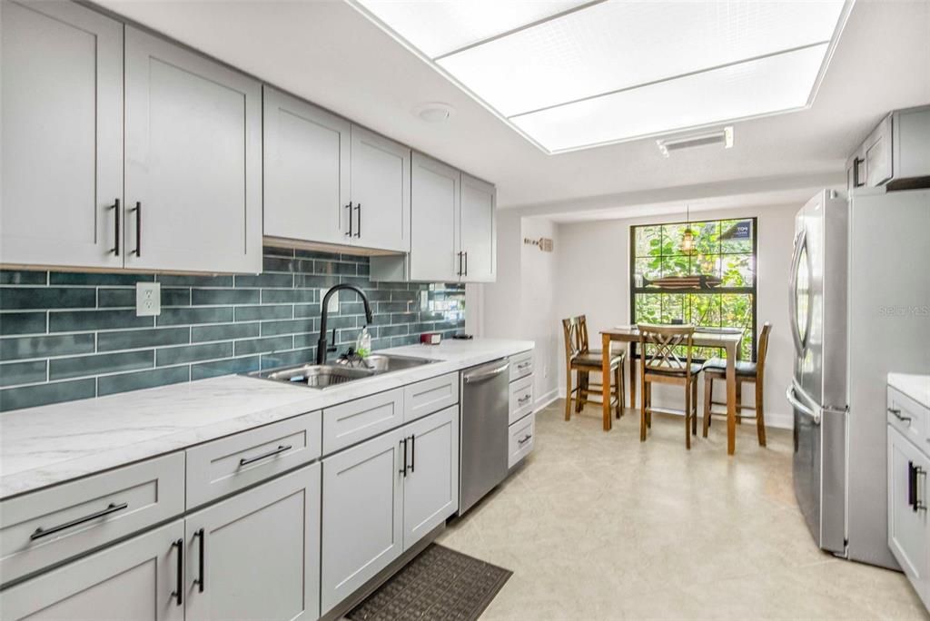 待售: $260,000 (2 贝兹, 2 浴室, 1862 平方英尺)