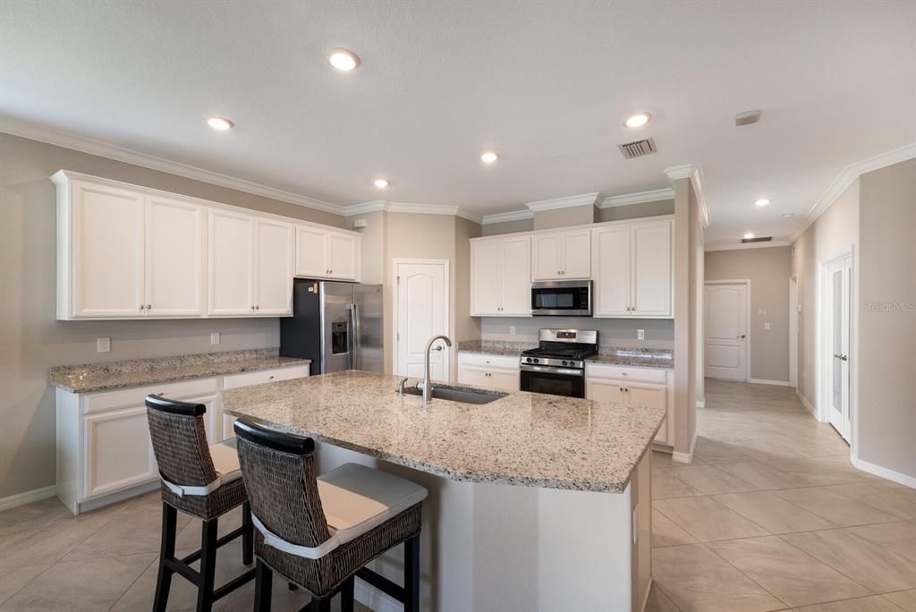 For Rent: $3,000 (2 beds, 2 baths, 1950 Square Feet)