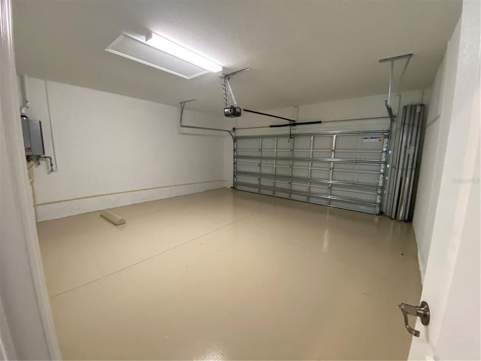 For Rent: $3,000 (2 beds, 2 baths, 1950 Square Feet)