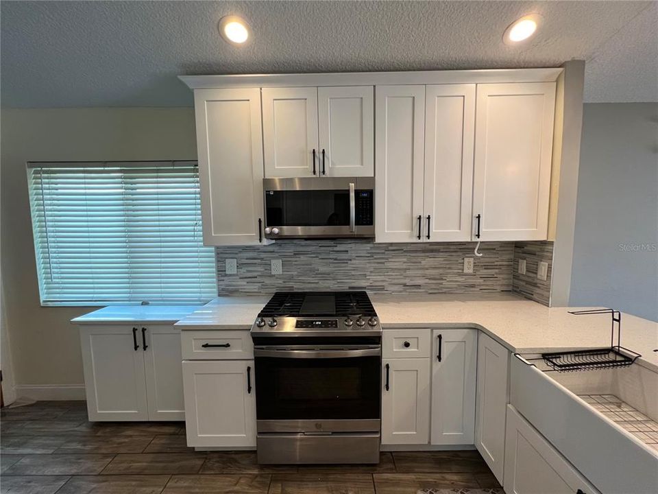 Active With Contract: $2,750 (3 beds, 2 baths, 1578 Square Feet)