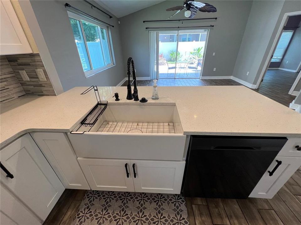 Active With Contract: $2,750 (3 beds, 2 baths, 1578 Square Feet)