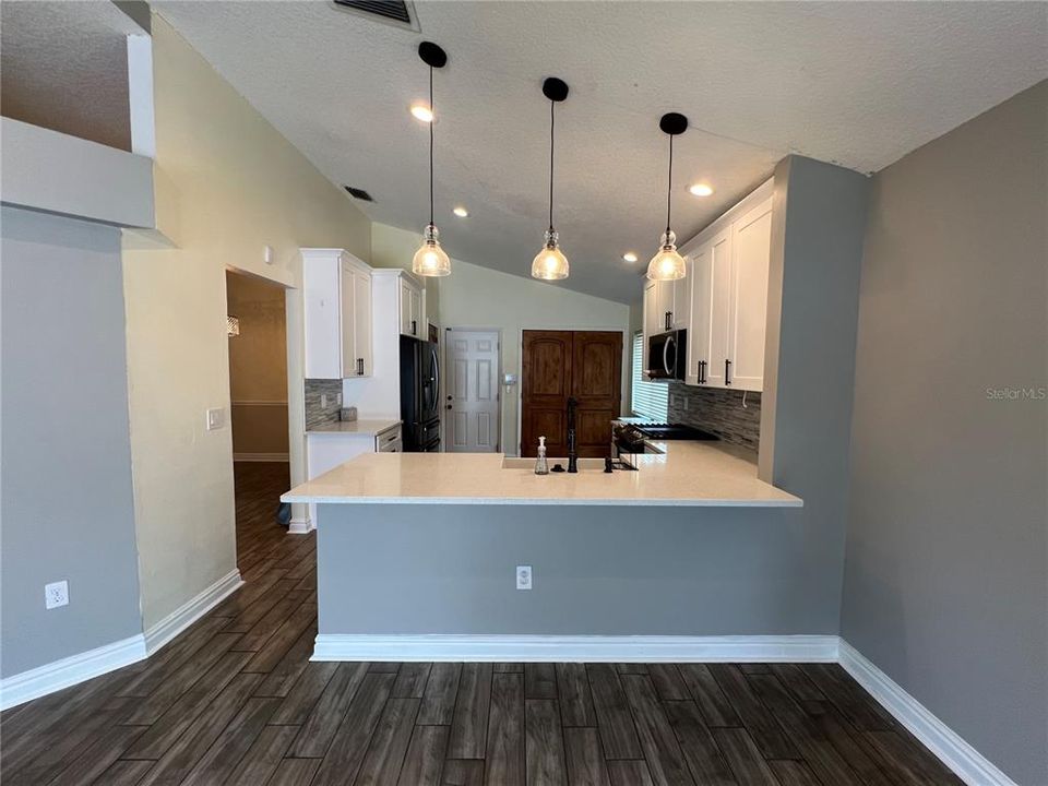 Active With Contract: $2,750 (3 beds, 2 baths, 1578 Square Feet)