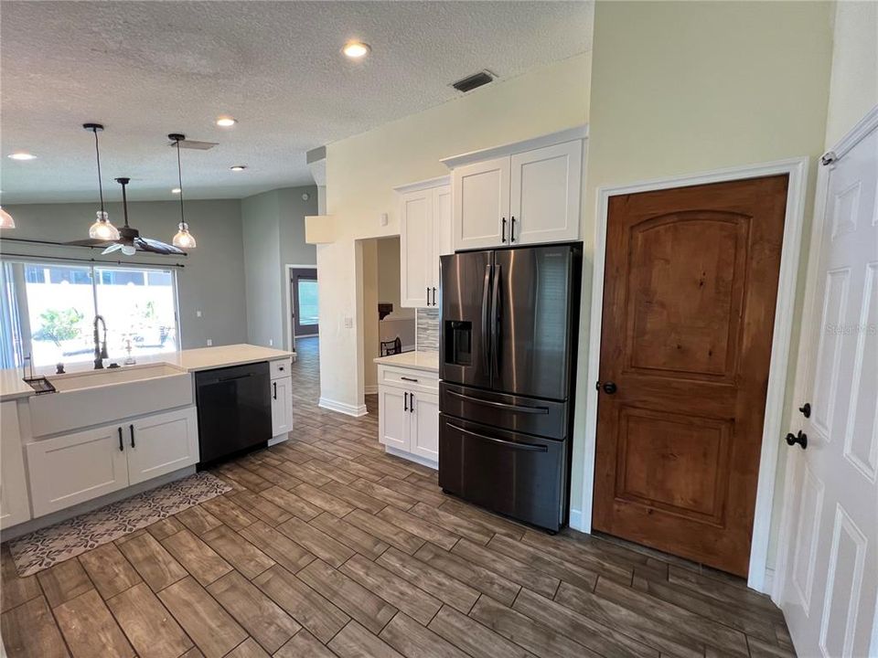 Active With Contract: $2,750 (3 beds, 2 baths, 1578 Square Feet)