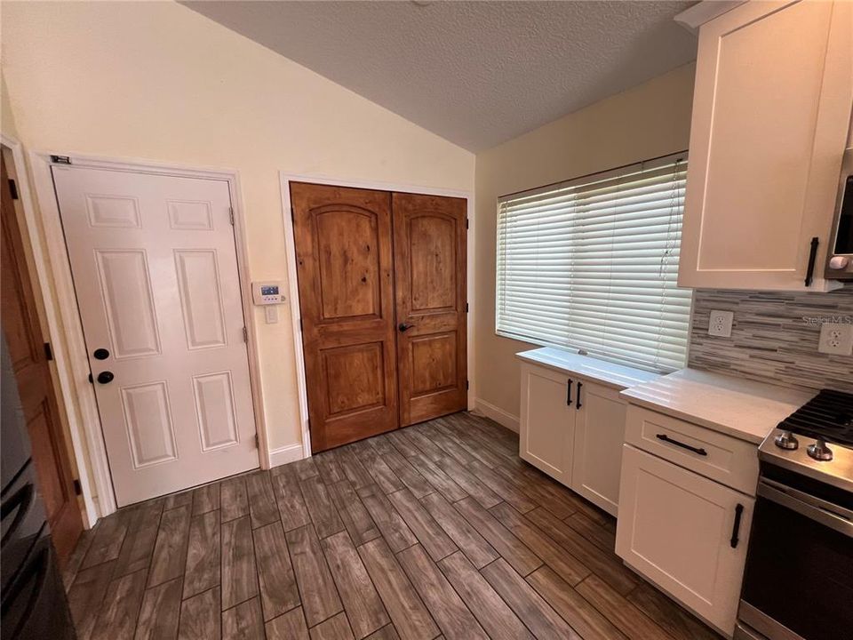 Active With Contract: $2,750 (3 beds, 2 baths, 1578 Square Feet)