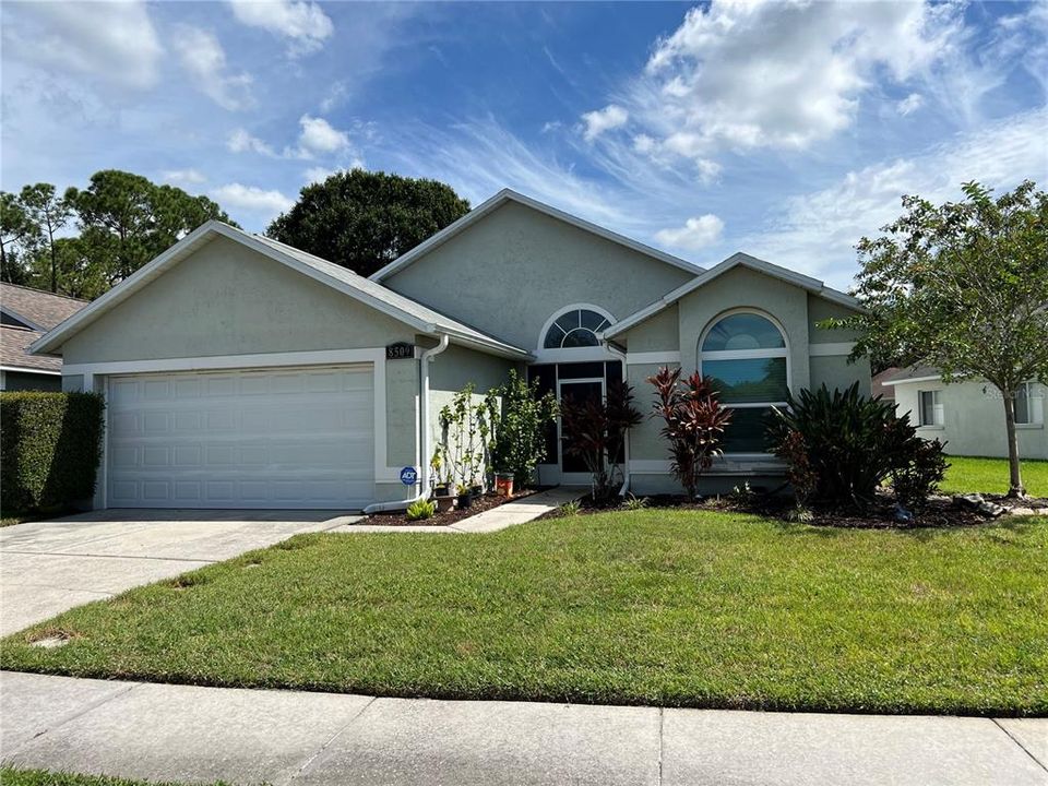 Active With Contract: $2,750 (3 beds, 2 baths, 1578 Square Feet)