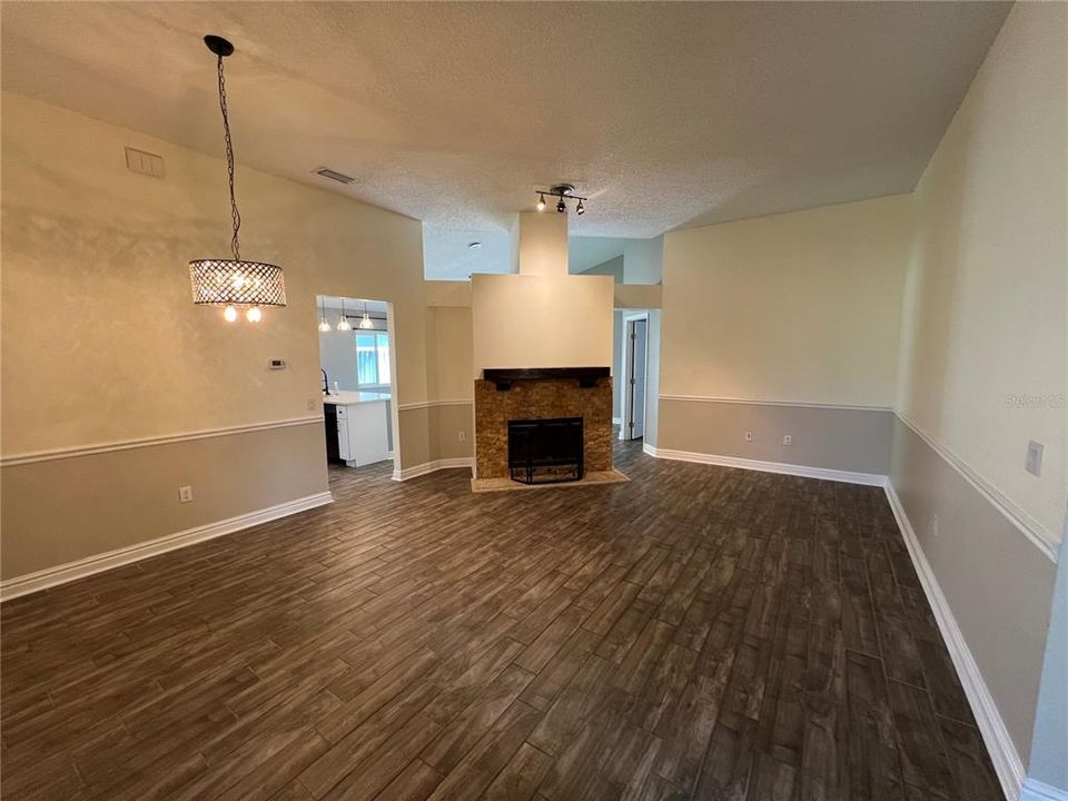 Active With Contract: $2,750 (3 beds, 2 baths, 1578 Square Feet)