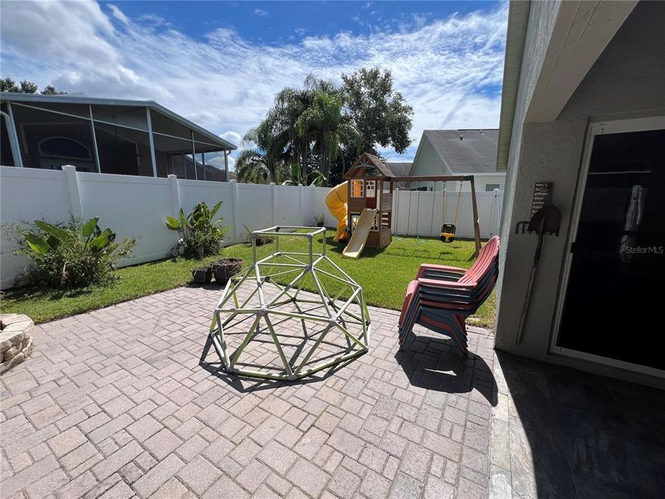 Active With Contract: $2,750 (3 beds, 2 baths, 1578 Square Feet)