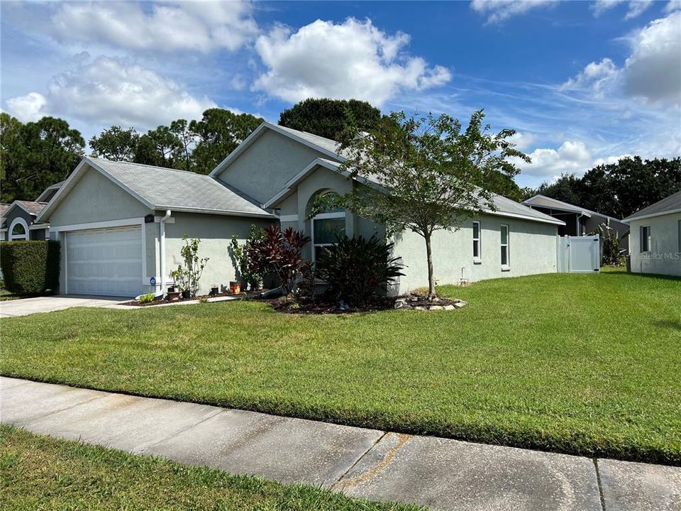 Active With Contract: $2,750 (3 beds, 2 baths, 1578 Square Feet)