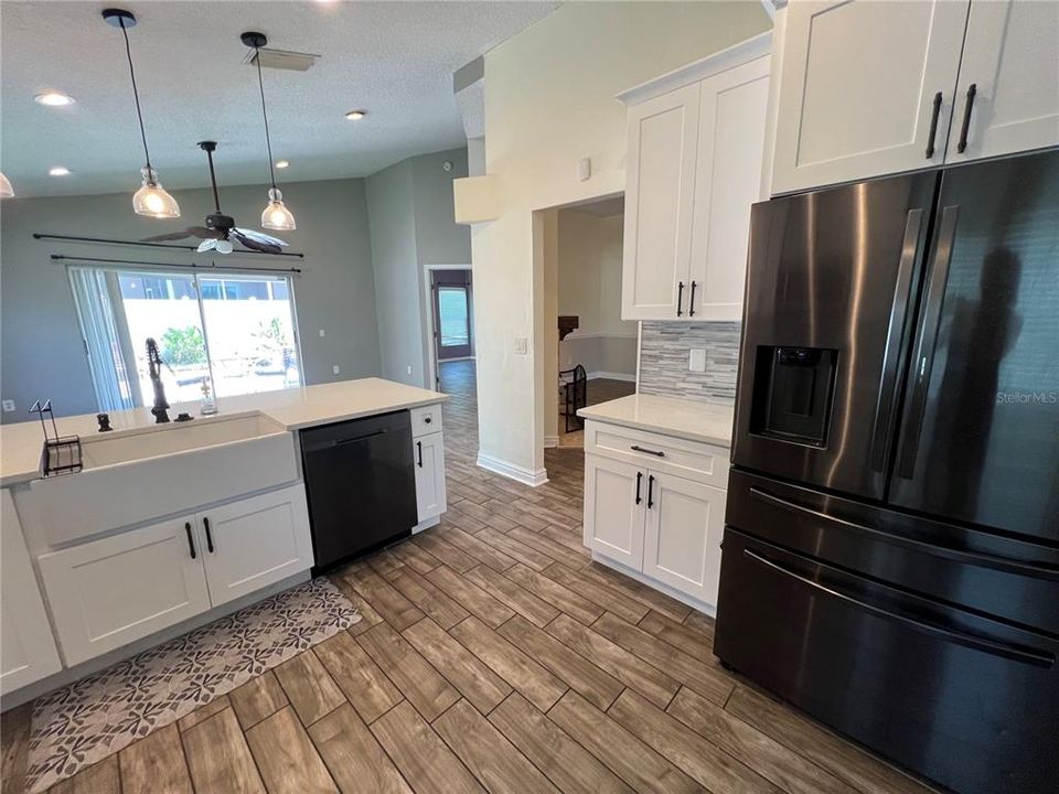 Active With Contract: $2,750 (3 beds, 2 baths, 1578 Square Feet)