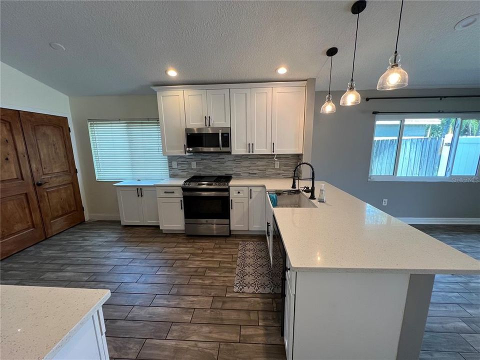 Active With Contract: $2,750 (3 beds, 2 baths, 1578 Square Feet)