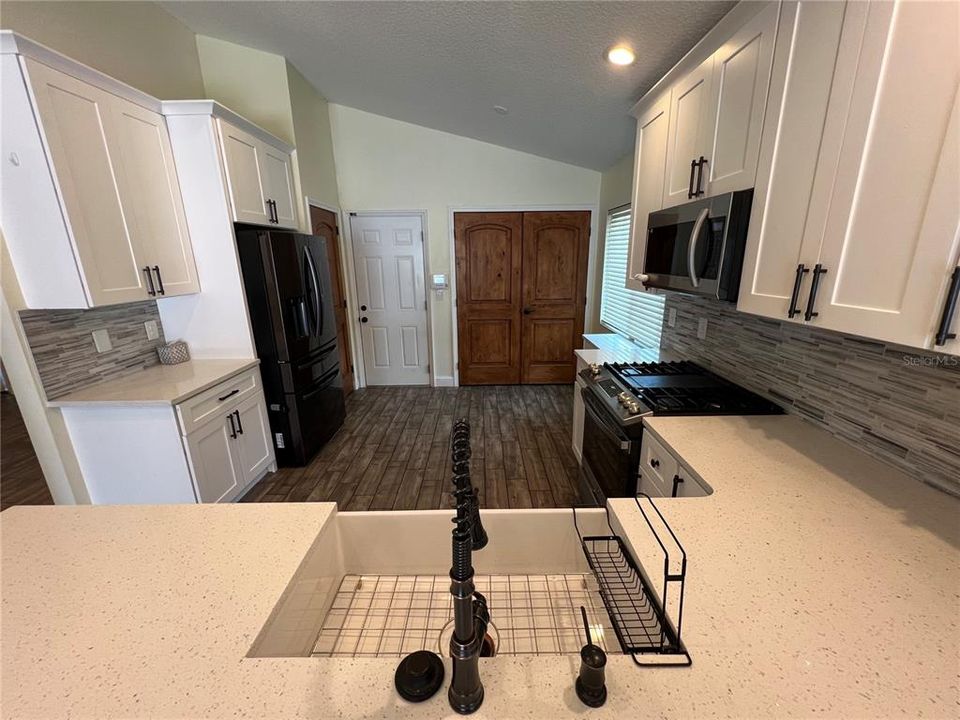 Active With Contract: $2,750 (3 beds, 2 baths, 1578 Square Feet)