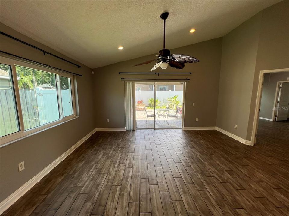 Active With Contract: $2,750 (3 beds, 2 baths, 1578 Square Feet)